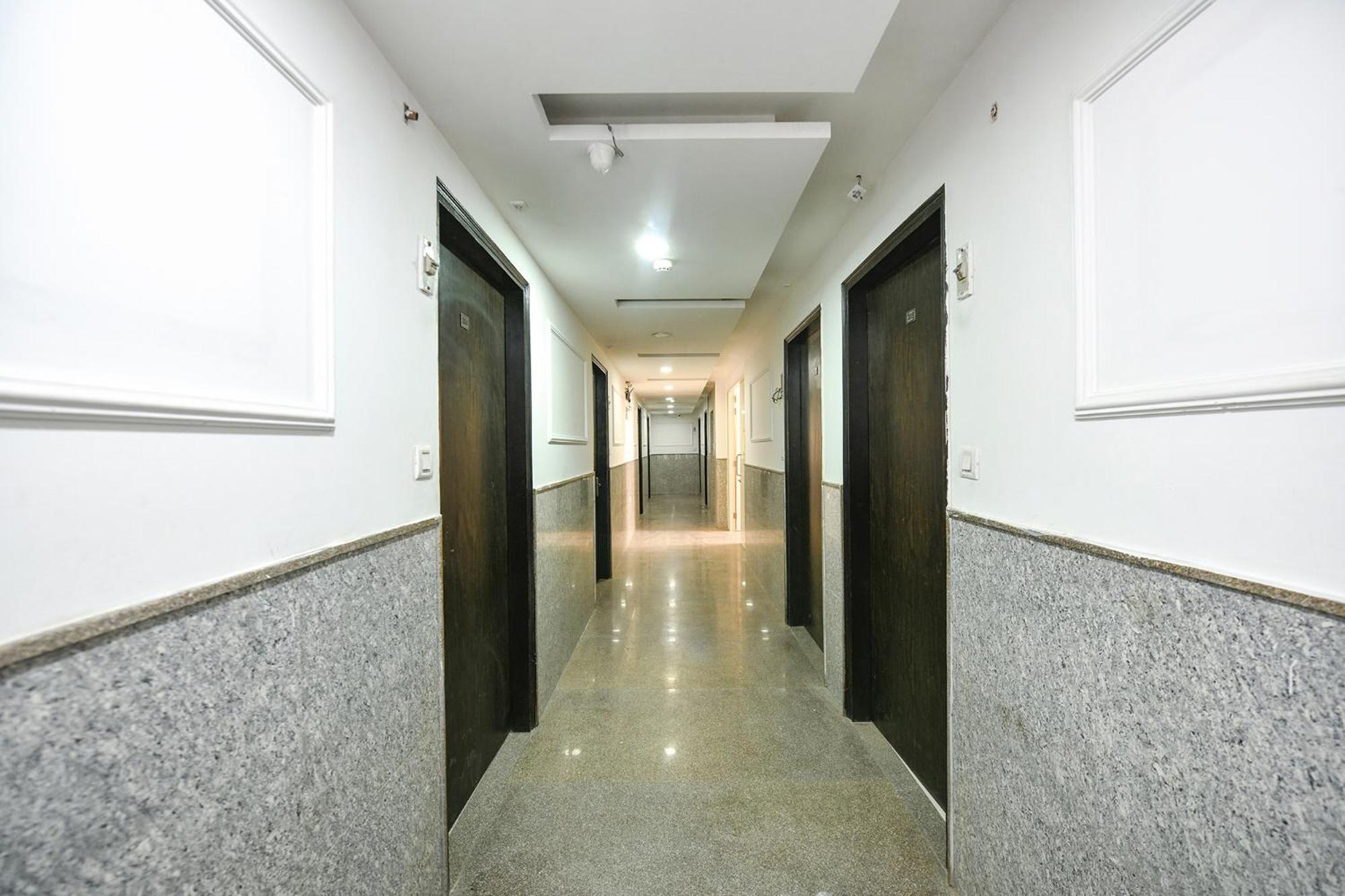 Fabhotel Belwood Near Igi Airport Yeni Delhi Dış mekan fotoğraf