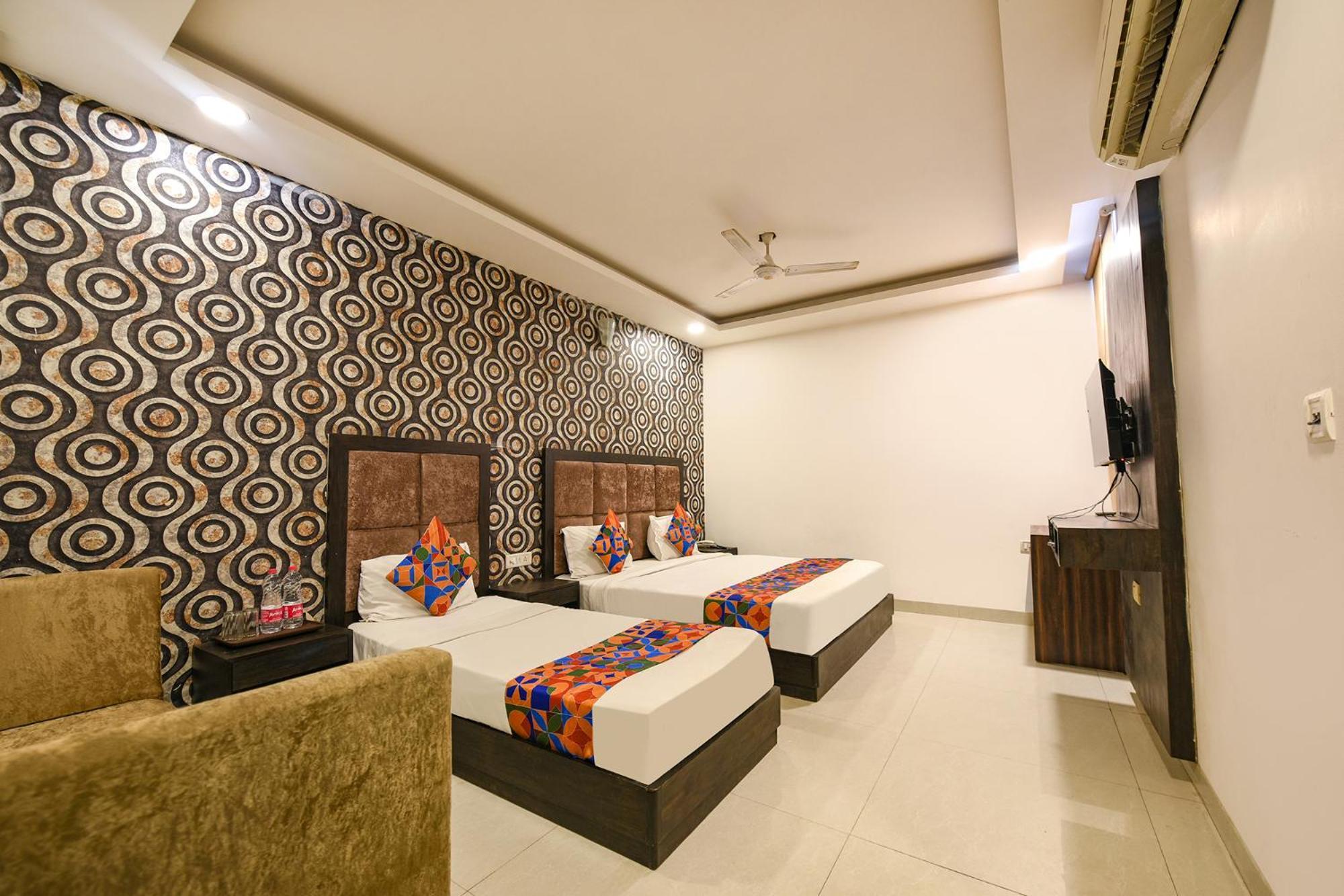 Fabhotel Belwood Near Igi Airport Yeni Delhi Dış mekan fotoğraf